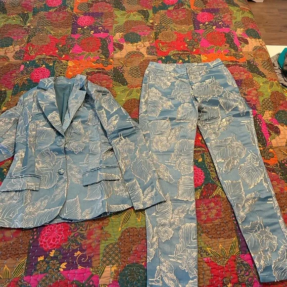 Chic Women's Blue and Cream Colored Pantsuit. Quite beautiful raised baroque. - Picture 14 of 14